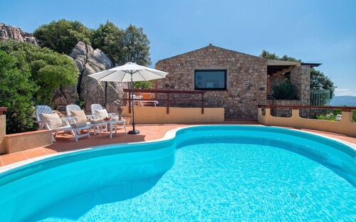 Costa Paradiso villa with independent swimming pool and wonderful view
