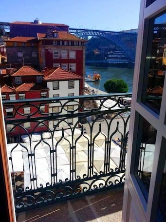 Quarto casal superior | Vista do quarto. Oca Ribeira do Porto Hotel