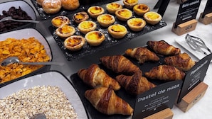 Daily buffet breakfast for a fee - Oca Ribeira do Porto Hotel (Porto)