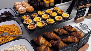 Desayuno buffet (EUR 14 por persona)