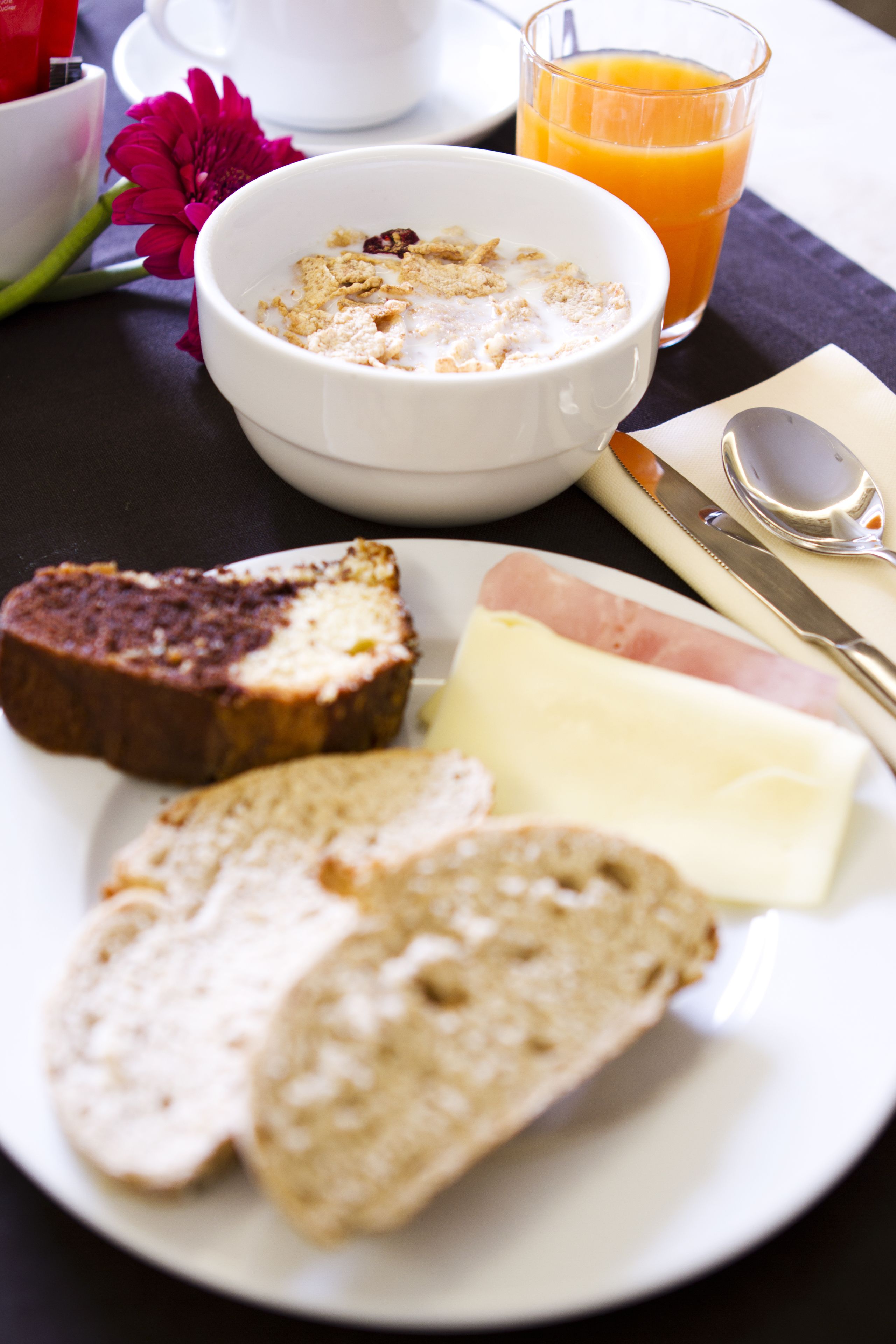 daily continental breakfast (eur 12.00 per person)