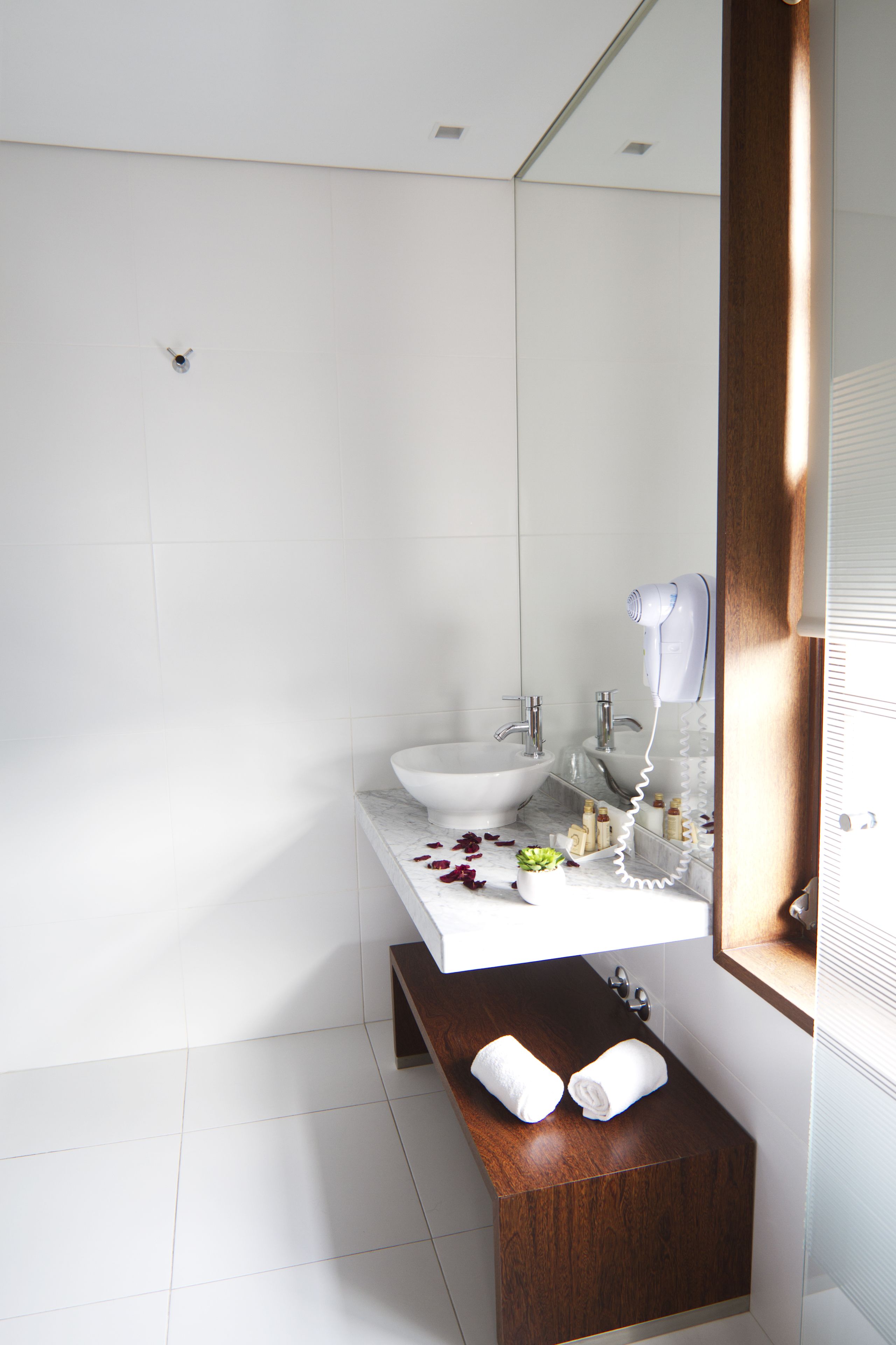 superior double room | bathroom sink