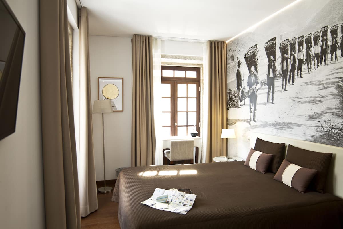 Superior Double Room | In-room safe, desk, soundproofing, iron/ironing board