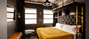 R13 - A Townhouse Hotel