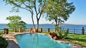 Outdoor pool - Masumu River Lodge (Binga)