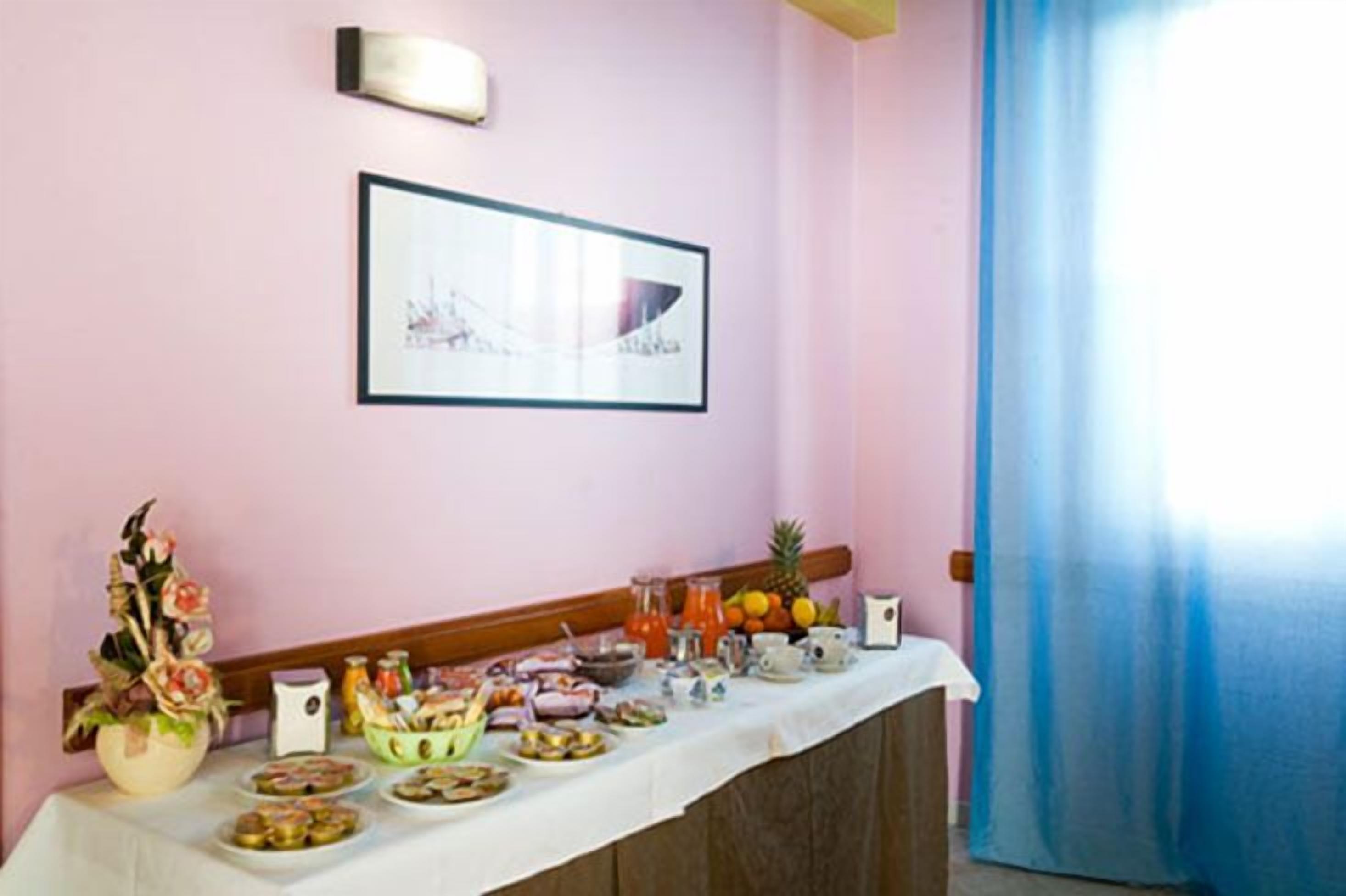 Petit déjeuner complet compris tous les jours