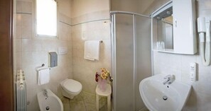 Single Room, 1 Large Single Bed, Non Smoking | Bathroom