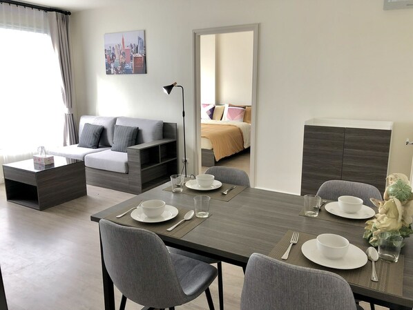 1 Bedrooms Apartment  | Vardagsrum | LCD-tv