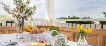 Luksuriøs leilighet med terrasse, flott utsikt og tilgang til hagen