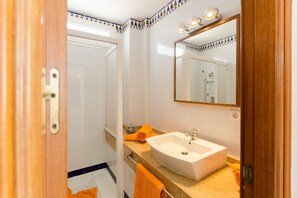 Baignoire, serviettes fournies