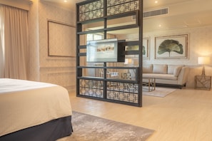 Superior kamer, 1 kingsize bed | Luxe beddengoed, pillowtop-bedden, een minibar, een kluis op de kamer