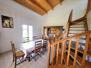 Dining - Spacious, Quiet House with Parking, WiFi & Garden, Near Shops and Beach (Les Sables-d'Olonne)