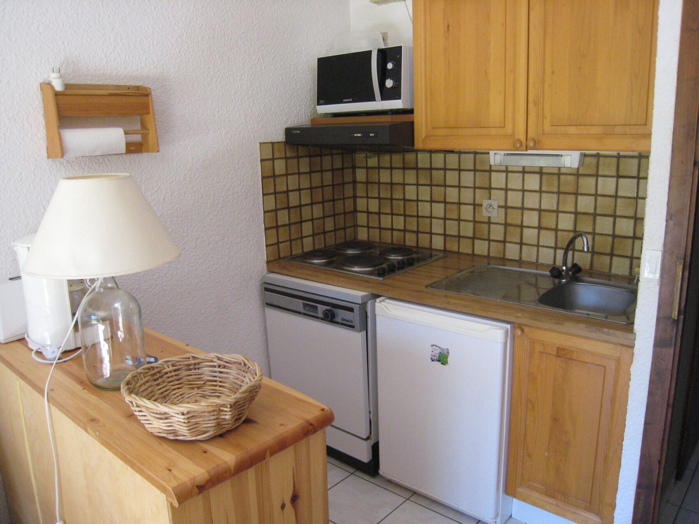 Kühlschrank, Mikrowelle, Geschirrspüler, Toaster