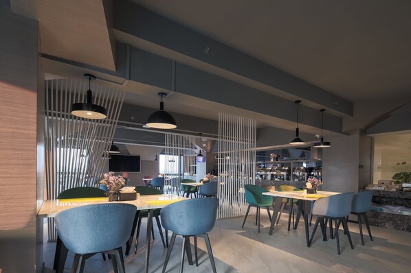 Daily buffet breakfast (CNY 40 per person) - Ibis Styles Hotel Nanjing South Railway Station North Square (Nanjing)