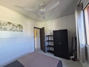 1 chambre, fer et planche à repasser, Wi-Fi gratuit, draps fournis