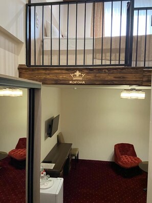 遮光カーテン、防音設備、アイロン / アイロン台、WiFi (無料)