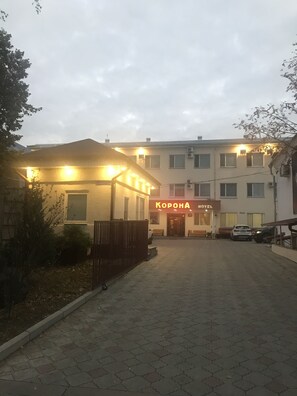 Front of property – evening/night - Korona Hotel (Nalchik)