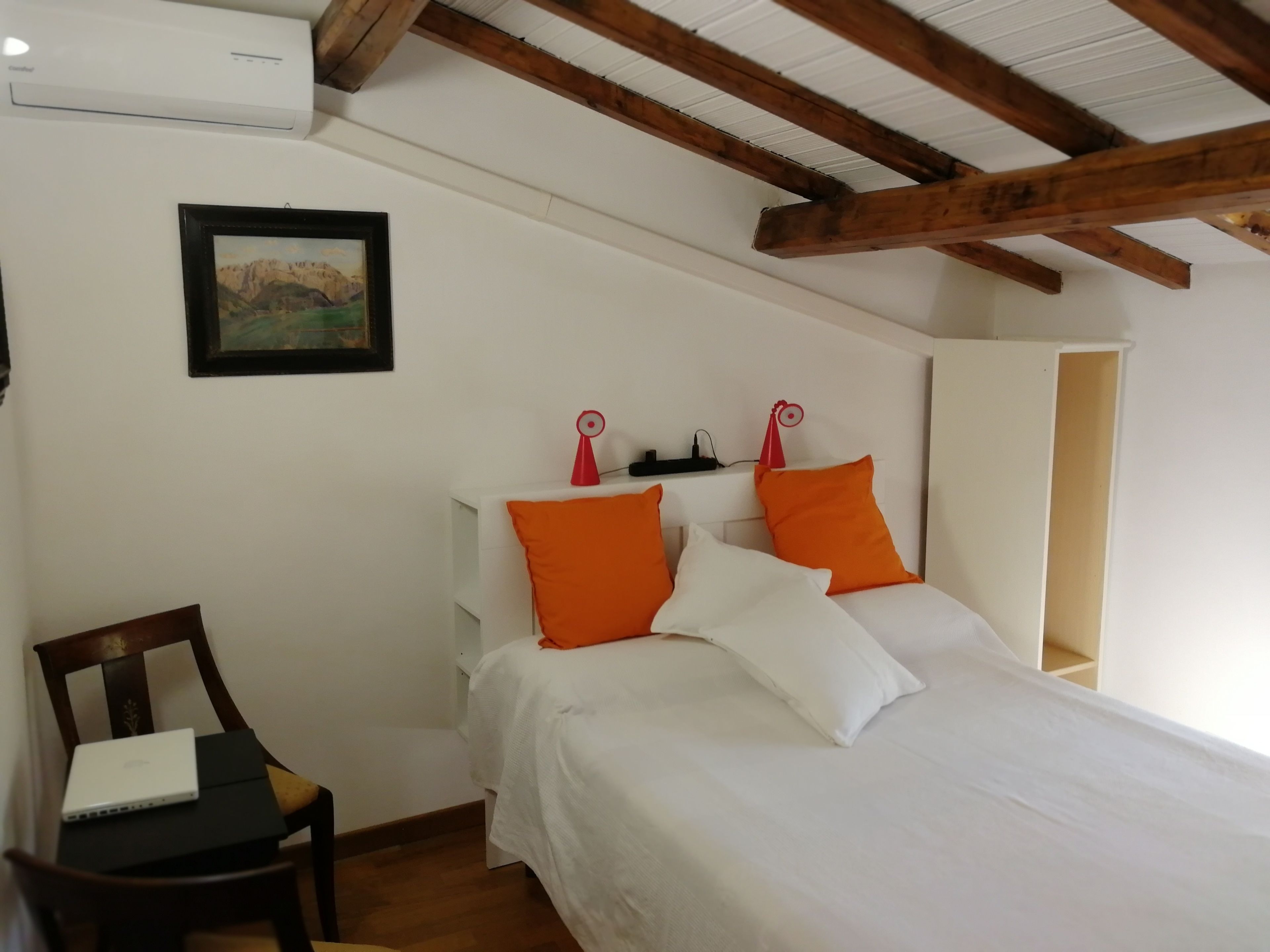 Familierom, 2 soverom | Safe på rommet, individuelt dekorert, individuelt innredet og skrivebord