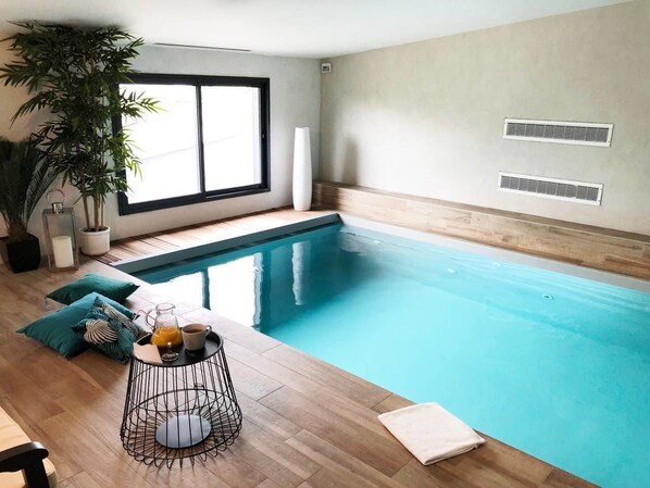 Indoor pool - Il Etait Une Fois à L'Ouest (Plestan)