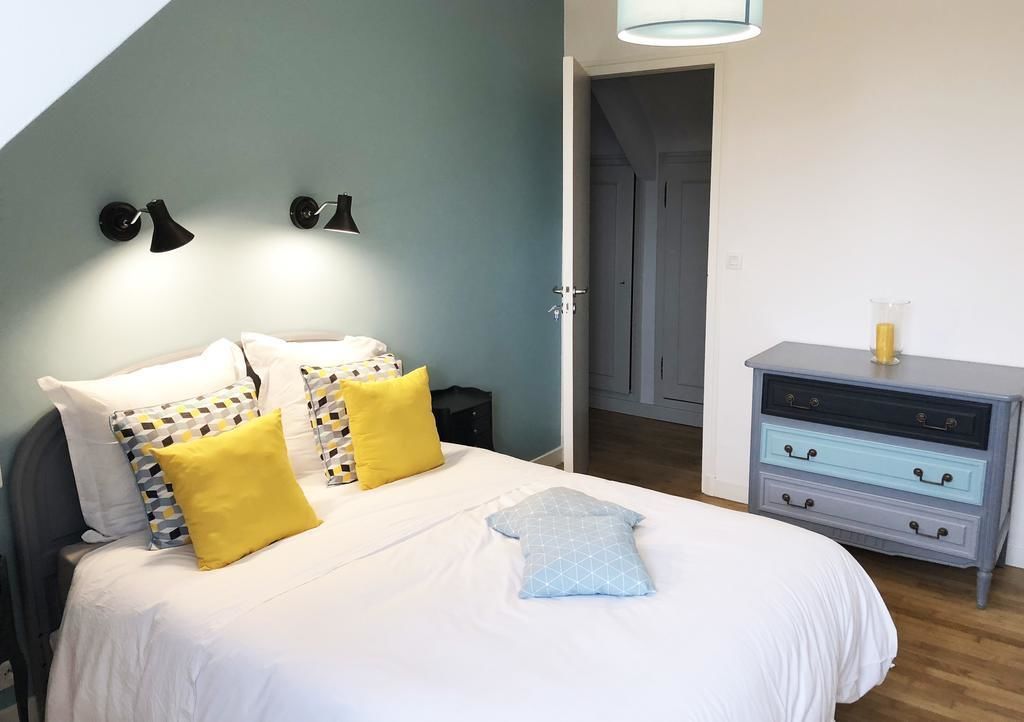 Basic Double Room (La Belle Bleue) | Individually decorated, individually furnished, free WiFi, bed sheets