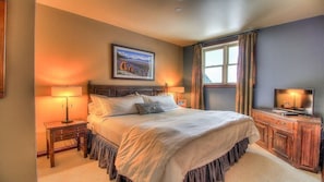 3 Schlafzimmer, Schreibtisch, Bügeleisen/Bügelbrett, Reisekinderbett