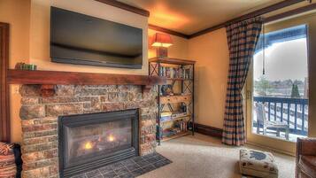 Smart TV, fireplace, DVD player, books