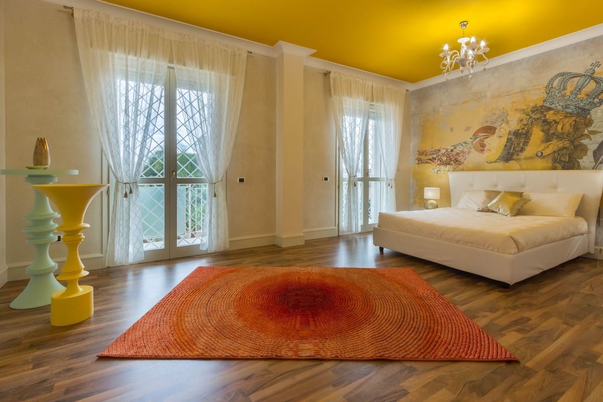 Suite Deluxe, 1 letto queen, non fumatori | 1 camera, minibar, una cassaforte in camera, con stile personalizzato
