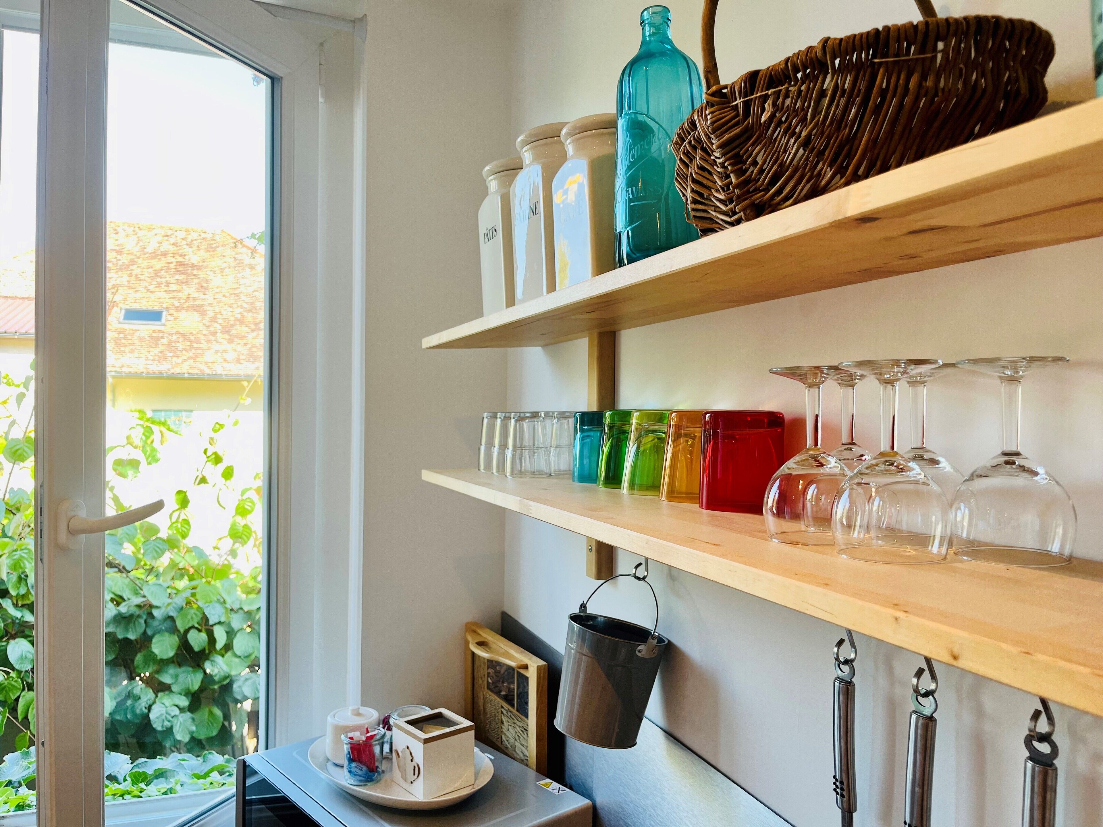 Departamento Confort, varias camas, patio | Cocina privada | Refrigerador, microondas, horno y parrilla de estufa 