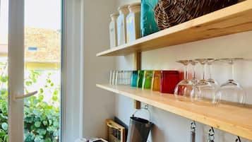 Comfort Apartment, Multiple Beds, Patio | Private kitchen