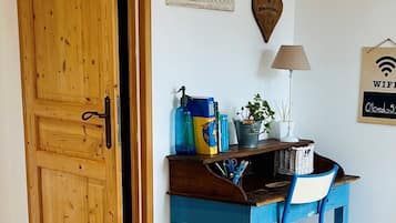 Comfort Apartment, Multiple Beds, Patio | Living area