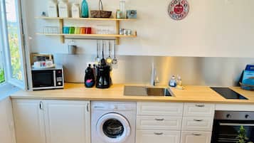 Comfort Apartment, Multiple Beds, Patio | Private kitchen