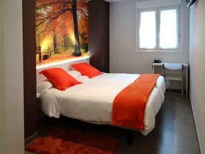 Double Room | Blackout curtains, free WiFi, bed sheets - Bekale (Ea)