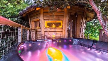 Comfort Tree House, Terrace, Valley View | Private spa tub