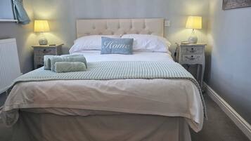 Deluxe Double Room, 1 Double Bed, Non Smoking, Garden View (Ensuite Shower Room) | Individually decorated, individually furnished, desk, iron/ironing board