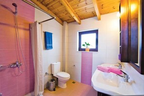 Villa, 2 soverom | Bad | Dusj og håndklær