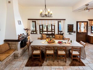 Villa, 4 habitaciones, vista al mar | Servicio a la habitación