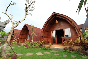 Deluxe Wooden Villa | Ropa de cama de alta calidad y minibar 