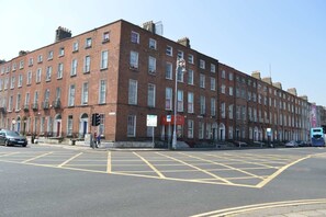 Exterior - Blue Horseshoe - Hostel (Dublin)