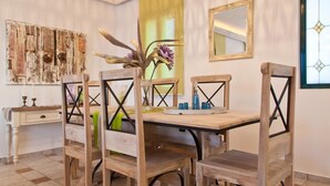 Villa, 3 soverom | Spiseområde på rommet