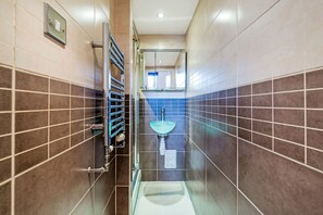 City-Studio, 1 Doppelbett und Schlafsofa, Nichtraucher | Badezimmer | Dusche, kostenlose Toilettenartikel, Haartrockner, Handtücher