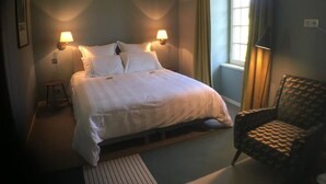 Double Room, 1 Queen Bed, Non Smoking | Blackout drapes, WiFi (free), individually decorated - Les Jardins de la Matz (Plouer-sur-Rance)