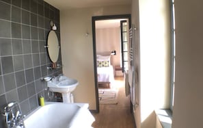 Double Room, 1 King Bed, Non Smoking | Bathroom