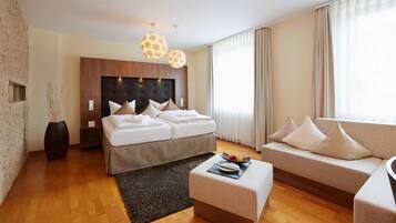 Deluxe Double Room | 1 bedroom, in-room safe, blackout curtains, soundproofing