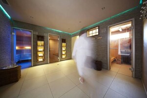 Sauna, steam room