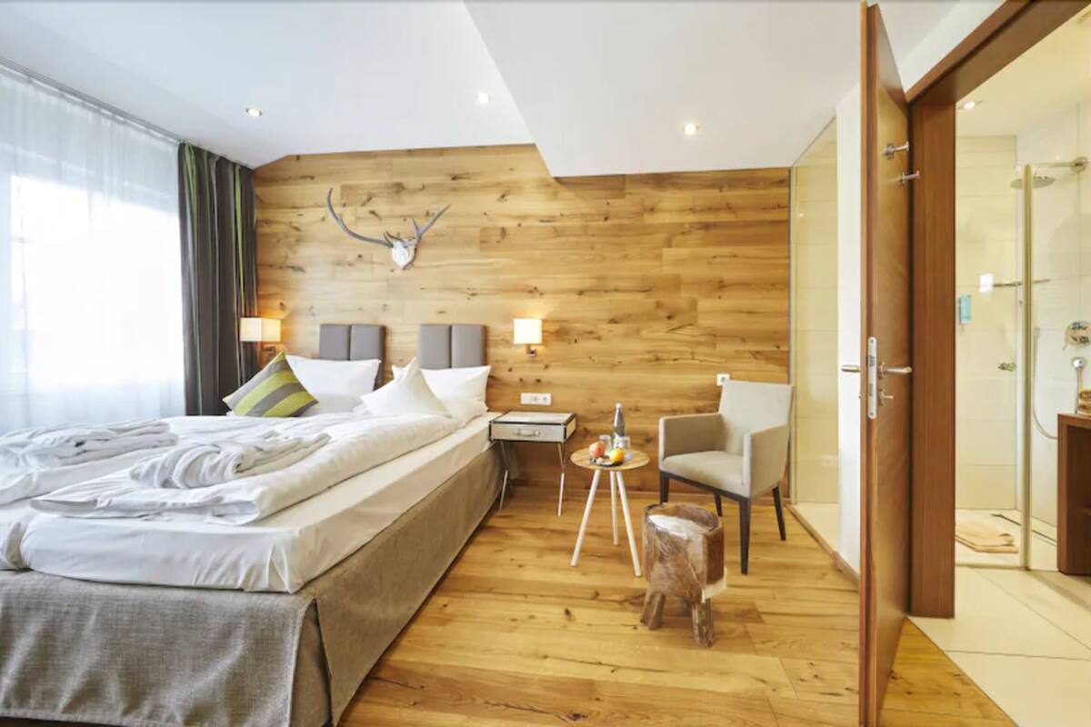 Habitación clásica doble | Caja fuerte, cortinas opacas, sistema de insonorización