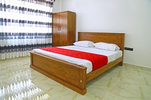 Soundproofing, free WiFi, bed sheets