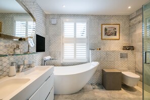 House, 4 Bedrooms | 4 bedrooms, premium bedding, laptop workspace, iron/ironing board - Immaculate Designer Home in Wandsworth (London)