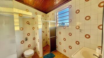 Deluxe Suite, 1 Bedroom, Mountainside | Bathroom | Towels
