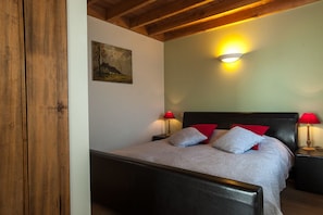 Quarto família | Berços grátis, Wi-Fi de cortesia, roupa de cama