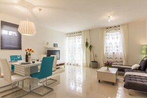 Apartment (B) | Living area